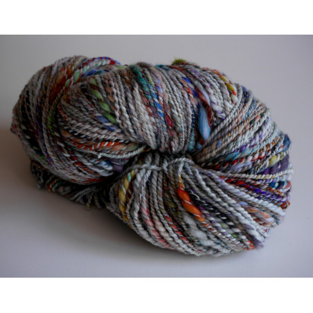 écheveau fantaisie de laine mérinos filé à la main