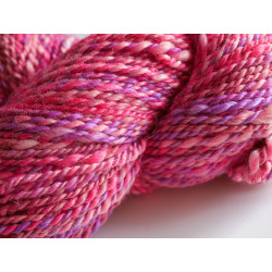 écheveau de laine mérinos alpaga et soie teint et filé à la main