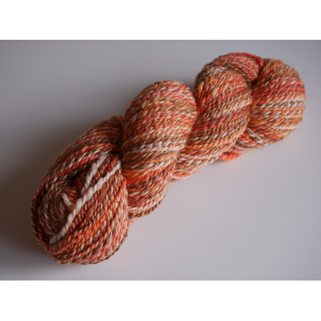 écheveau de laine mérinos alpaga et soie teint et filé à la main