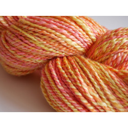 écheveau de laine mérinos alpaga et soie teint et filé à la main