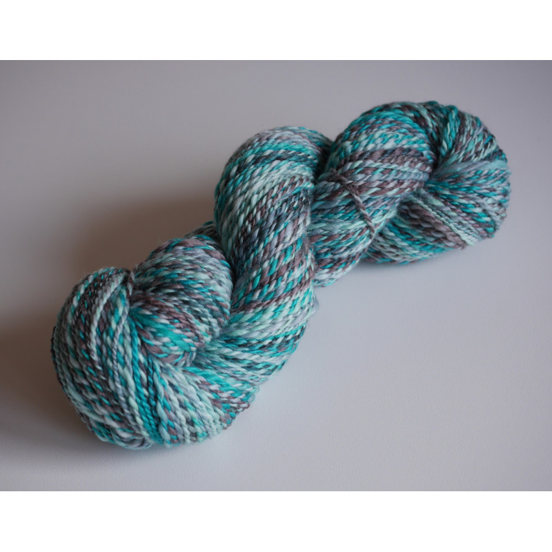 écheveau de laine mérinos alpaga et soie teint et filé à la main