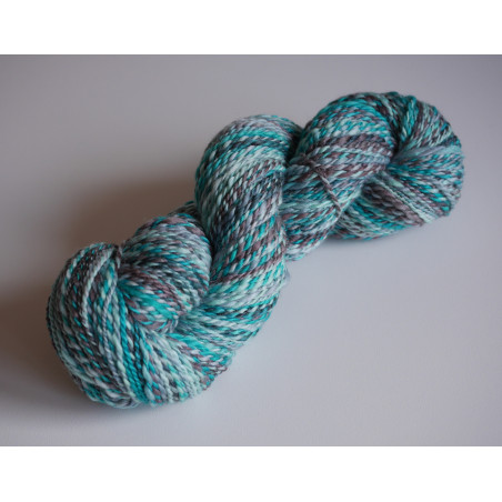 écheveau de laine mérinos alpaga et soie teint et filé à la main