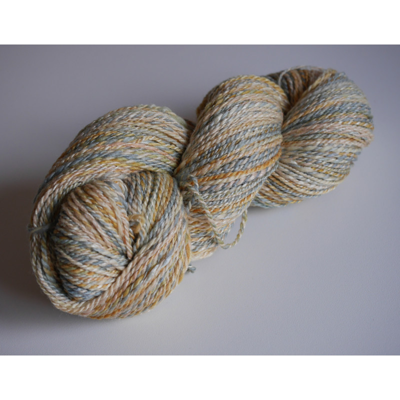écheveau de laine mérinos et soie teint et filé à la main
