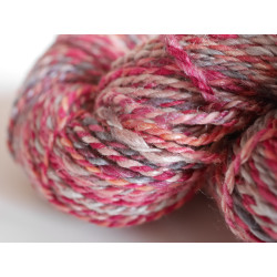 écheveau de laine mérinos et soie teint et filé à la main